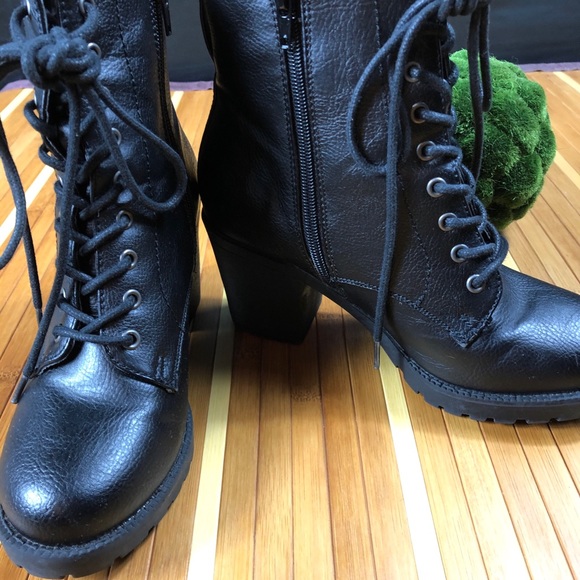 Zigi Soho Shoes - Combat Boots • Zigisoho • Heeled ~ Like New
